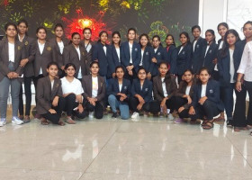 Student visit fashion designing course NMACC, Mumbai